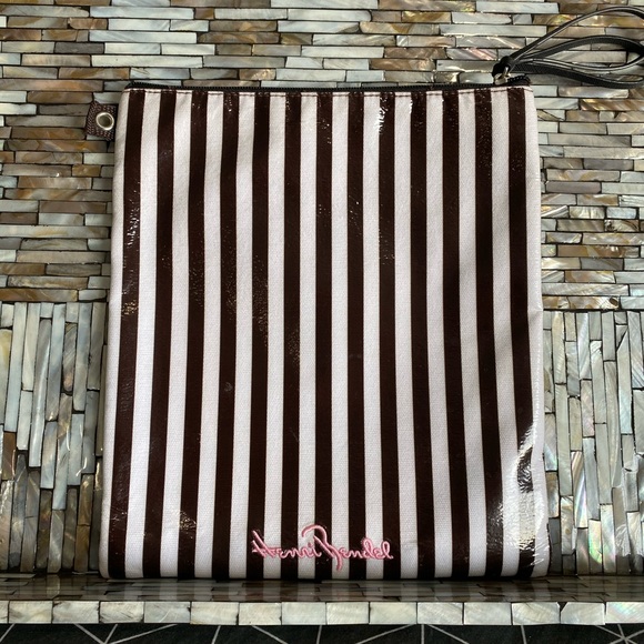 henri bendel Handbags - Henri Bendel travel pouch